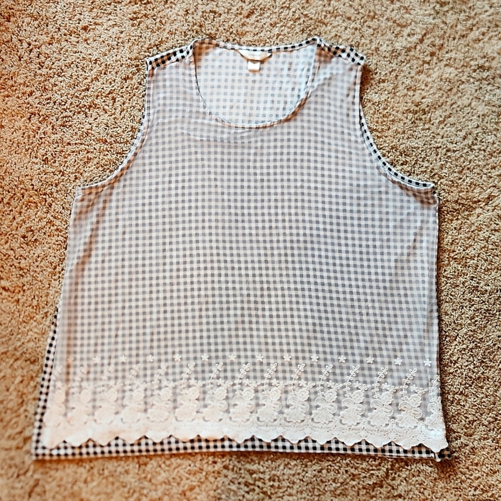 CJ BANKS Size 3X sleeveless black & white top with lace overlay.